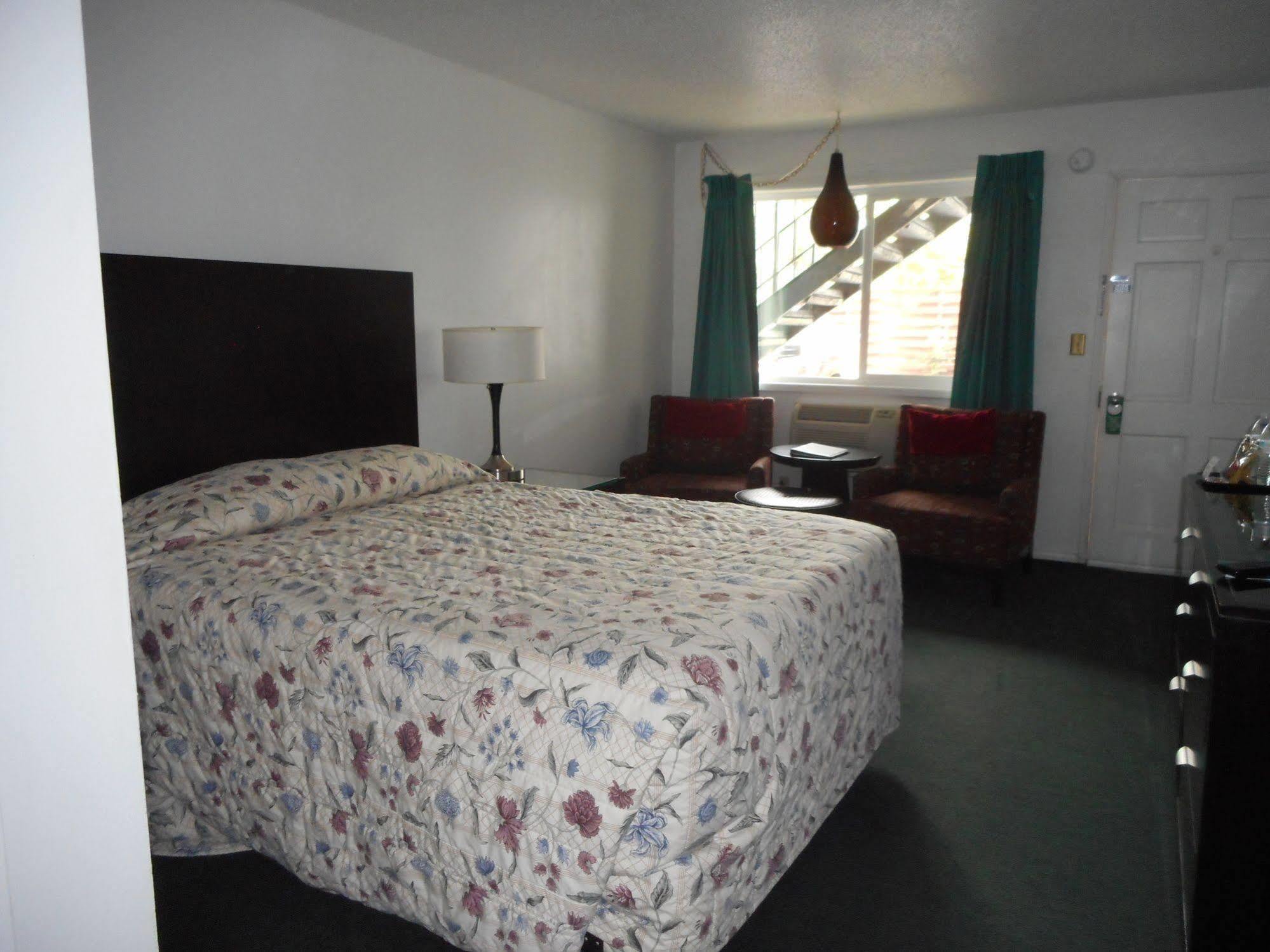 Cougar Land Motel Pullman Exterior foto